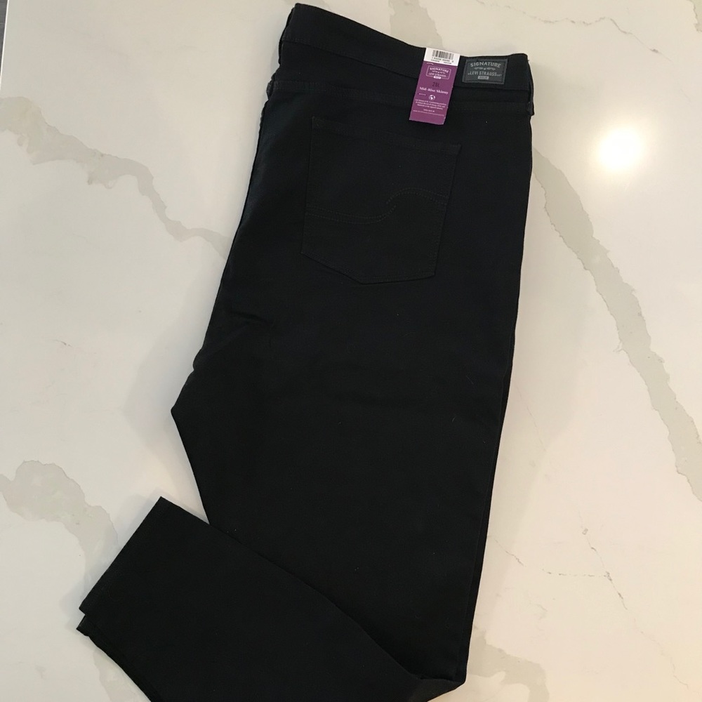 NWT Levi’s Gold Mid Rise Skinny